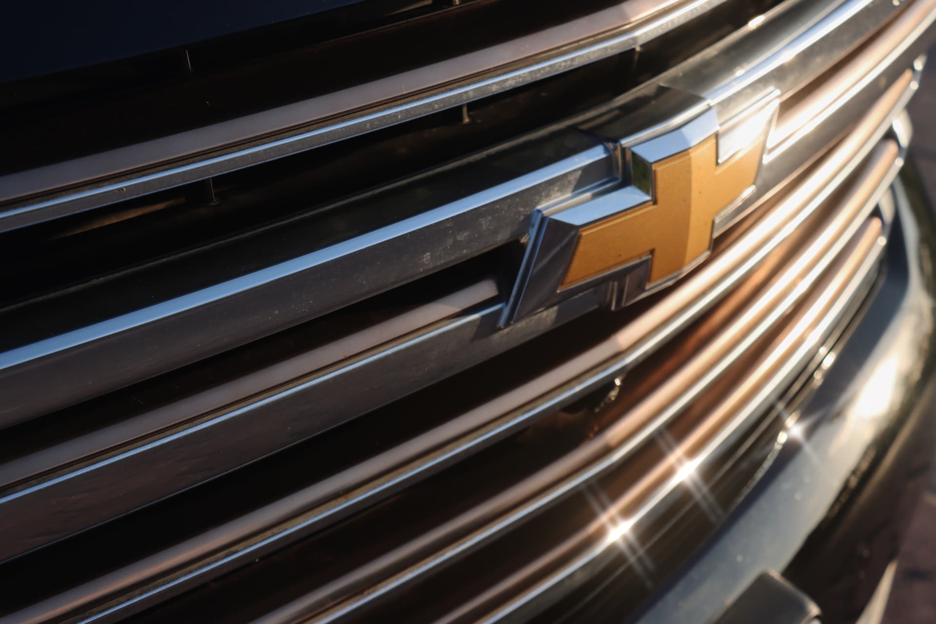Detalle de la parrilla de una Chevrolet Suburban
